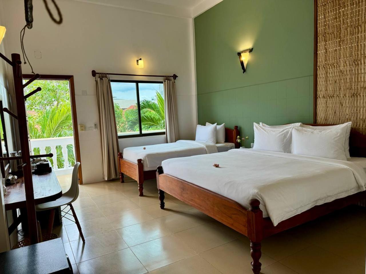 The Urban Hotel Siem Reap Exterior photo
